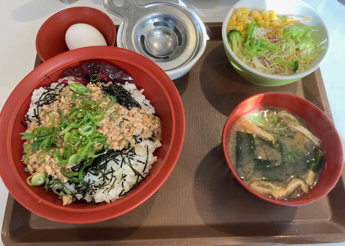 とりそぼろ丼のセット